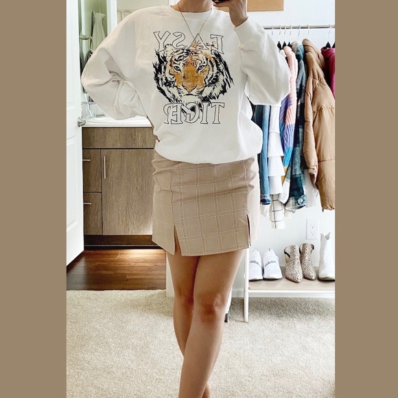 Soft White Oversized Graphic Sweatshirt~ EASY TIGER ⭐️BRAND NEW - Picture 6 of 10